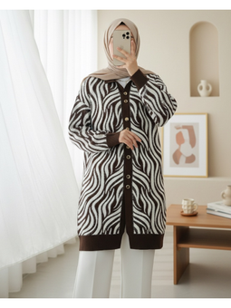 Düğmeli Zebra Desen Sakallı Triko Kahve Hırka