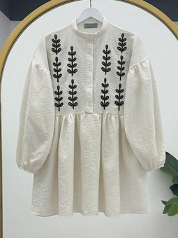 Panç İşlemeli Yarım Düğmeli Keten Ekru Tunik