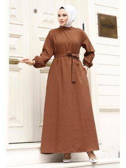 Hakim Yaka Beli Kuşaklı Elbise