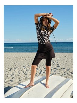 Lumira Şapkalı Yarım Kol Yarı Kapalı Mayo