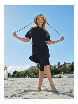 Reglan Detaylı Şapkalı Yarım Kol Yarı Kapalı Mayo