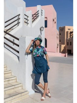 Şapkalı Crop Görünümlü Yarım Kol Yarı Kapalı Mayo