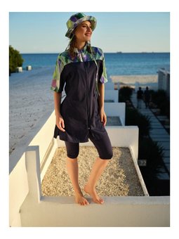 Şapkalı Önden Fermuarlı Yarım Kol Yarı Kapalı Mayo