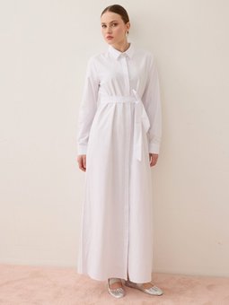Önü Pat Detaylı Kuşaklı Beyaz Gömlek Elbise
