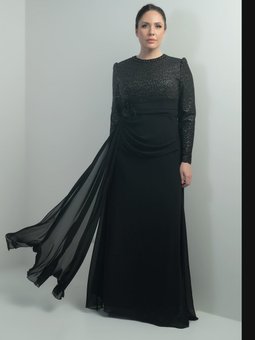 Siyah Üstü Pul Boncuk Detaylı Astarlı Beli Çiçekli Drapeli Büyük Beden Uzun Şifon Abiye Elbise