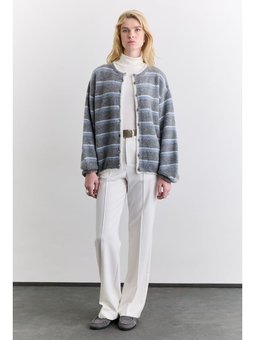 Soft Dokulu Düğmeli Hırka Gri Çizgili