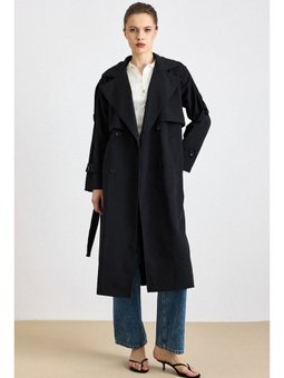 Apolet Ve Pelerin Detaylı Salaş Yarım Astarlı Siyah Trençkot