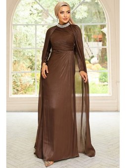 Yakası Taşlı Pelerin Detaylı Yoryo İpek Abiye Elbise Kahve