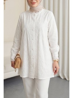 Beyaz Yakası Ve Kolu Dantelli Top Düğmeli Astarlı Gömlek