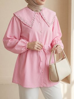 Geniş Yaka Yakası Taşlı Kolu Lastikli Düğmeli Bağcıklı Pembe Gömlek