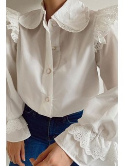 Omuzu Fırfırlı Fistolu Kolu Lastikli Düğmeli Beyaz Gömlek