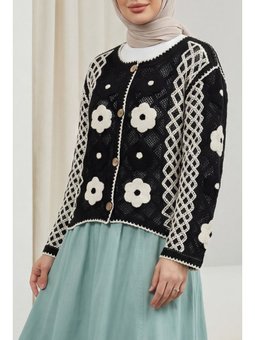 Papatya Detaylı Desenli Önü Düğmeli Ajurlu Triko Siyah Hırka