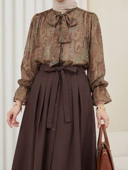 Yakası Bağlamalı Etnik Desen Kolu Lastikli Şifon Kahve Bluz