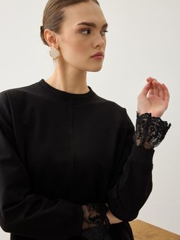 Siyah Kolu Dantel Detaylı Sweatshirt