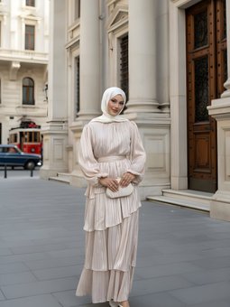 Bej Şifon Volan Detaylı Kuşaklı Elbise