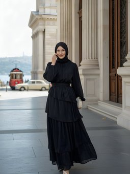 Siyah Kuşaklı Volan Detaylı Şifon Elbise