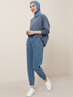 Doğal Kumaşlı Zincir Detaylı İndigo Kot Pantolon