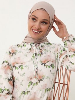 Yakası Bağlamalı Şifon Rahat Kesim Beyaz Çiçekli Elbise